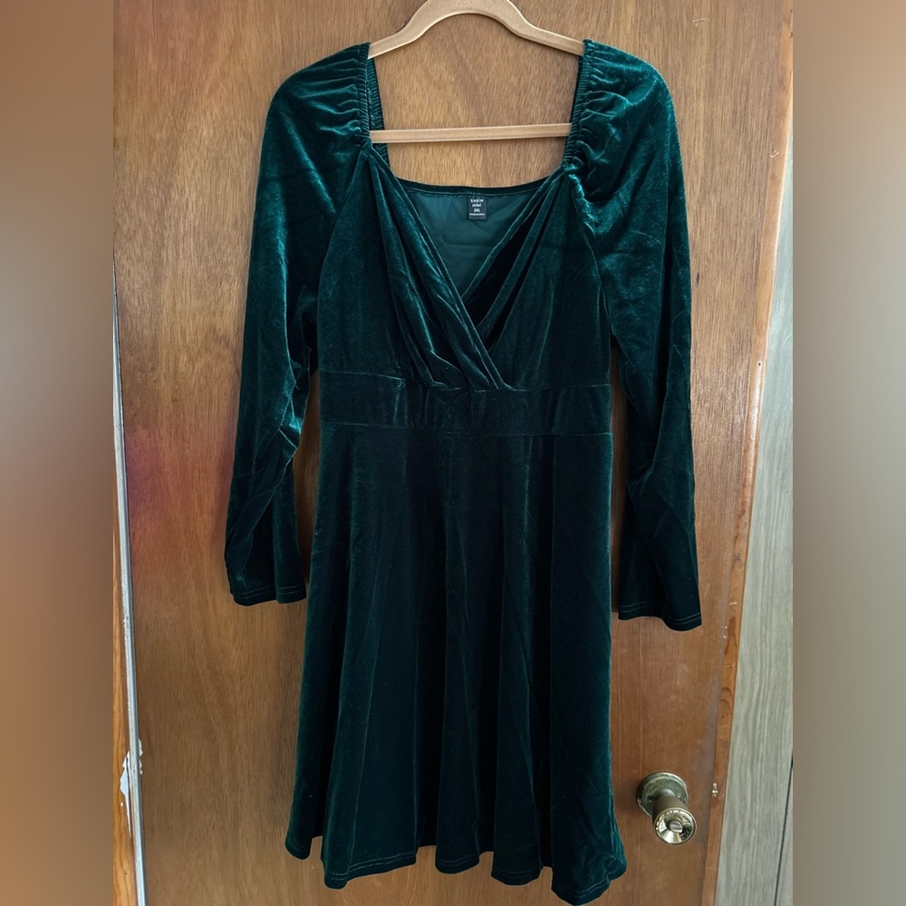 Dark Green Plus Sweetheart Neck Velvet Dress